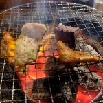 庄内ホルモン - わさびトントロ、牛レバー、ハチノス