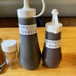 ラーメン食堂オムたす - オムチャーハンオリジナルソース、オムチャーハン辛口ソース