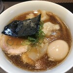 支那そばや 本店 - 醤油ワンタン麺¥1,500、名古屋コーチン味玉¥300