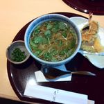 麻布久徳 - 細麺にお出汁が実に良く絡む