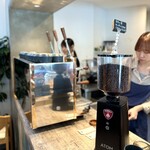 コーヒーロースタリーメグロ - 内観 ①