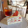 トンボ カフェ - いちごのミルクレープ（770円） アイスティー（470円）