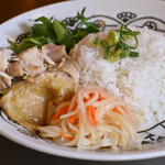 Raindrop - 香草と茹で鶏の混ぜご飯(スープ付)＠税込980円