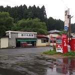 館の丸食堂 - 道路向かいの駐車場から