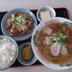 館の丸食堂 - ラーメン＋半ホルモン＋半ライス720円