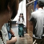 ファイナルファンタジー エオルゼアカフェ - 20140816　入り口で店員さんが中の説明します。