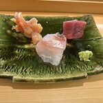 すしのいずみ - アカガイ
                                本マグロ赤身
                                真鯛2種