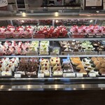 シャトレーゼ - 9時開店。10時にはまだ残ってました