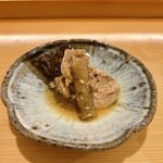 すしのいずみ - 北海道産あん肝、低温調理
      ゴボウを添えて