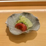すしのいずみ - レタスとトマトのおひたし
      塩昆布