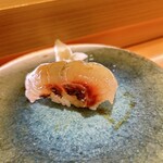 すしのいずみ - 真鯛の湯引きの握り