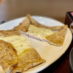 蕎麦貴石 - ノンスモークハムにスイス産グリエールチーズのガレット♬.*ﾟ