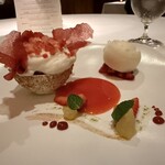 ラ・ベ - 様々な食感の苺 カカオパルプムース ミントジュレ 日向夏ソルベ