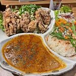 居酒屋 春日 - 唐揚げカレー（1090円）