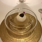 299355958 - オシェトラキャビア 帆立貝のフルールドセルマリネ 軽い蕪のクリーム