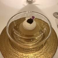 ラ・ベ - オシェトラキャビア 帆立貝のフルールドセルマリネ 軽い蕪のクリーム