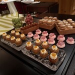 ラ・ベ - プティ・フール　３つ選びました。