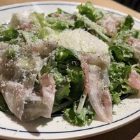 温玉乗せ　ペコリーノチーズのシーザーサラダ