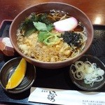 いいむろそば処 - たぬきそば（600円）。汁、美味し。蒲鉾、厚し。温かい蕎麦はボソッと系。蕎麦自体はつめたいものの方が楽しめそう。美味しかったので汁まで完食！