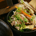 [Chicken Kamameshi (rice cooked in a pot)]