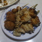 日本一 - 料理写真:醤油ももから揚げ、手羽先、ひなねぎ串、つくね、かわ