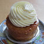 エデュー - サバランはスポンジがしっとり系が好みです。こちらはしっかりタイプでした。