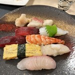 山与し鮨 - セットの握り。美味しいけど、鮪が赤身なのは仕方ないです。今度はトロ食べよう！