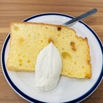 つむぐカフェ - 本日のミニデザート　メープルのシフォンケーキ
