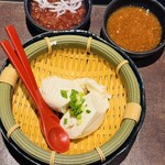 茨城地産地消の店 あんこう鍋×常陸牛 全席個室 もんどころ - お通しの豆腐。梅のタレがうまい！