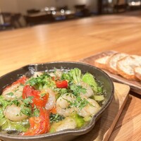 小海老のニンニクオイル煮～バケット添え～