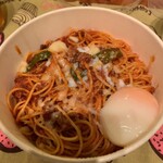 半熟卵とピーマンのミートアラビアータ 1,350円（税込）