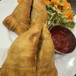 ニューサラティー - オススメはサモサ！