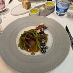 メイ - 7皿目
      小鳩胸肉の岩塩包み焼き、小鳩から出汁を取ったクリームソース。