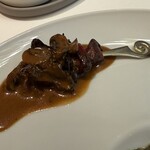 メイ - 砂肝、心臓、レバー、モリーユ茸のクリームソース。