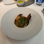 メイ - 6皿目
      オマールエビ、フカヒレ、カッペリーニ、アメリケーヌと白湯のスープ。
      