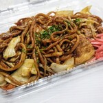 ヤマダイ - 料理写真:屋台風焼きそば250円 名古屋風手羽先320円
