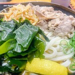 麺紡 - ピリ辛肉もやしわかめうどん