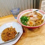 尾道ラーメン しょうや - 尾道ラーメンとヤキメシ小セット