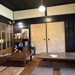 あたご屋 - 座敷席もある