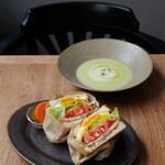 ORAND - BLTE（970円） カブと新玉ねぎのポタージュ（450円）