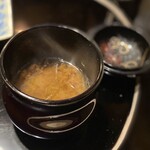 八王子うかい亭 - お味噌汁は赤だし♪
      名古屋出身者なので、ホッとします(❁´ω`❁)