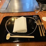 八王子うかい亭 - 案内されましたのは1階の個室。
      庭が見えるテラスも付いていて明るいです(*^^*)
      息子くんのお祝いに相応しい席で良かった！