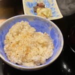 八王子うかい亭 - ご飯はチャーハンのようにカリッとしてて、
      ガーリックのいい香りと味わいが口の中に広がります♪
      お腹いっぱいの娘ちゃんは、
      ガーリックライスの代わりに素麺に。