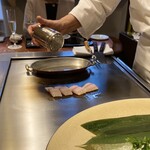 八王子うかい亭 - お塩をフリフリ〜