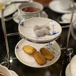 八王子うかい亭 - ホワイトチョコを纏ったアーモンドと季節のマドレーヌ