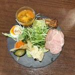 バルハチゴー - ゴージャスな前菜盛合せ