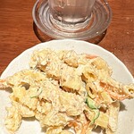 大衆酒場こいさご - マカロニサラダ250円。日本酒との相性◎