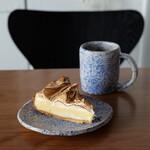 laika - レモンタルト（800円） ハーブティ（レモングラス、ローズマリー、ミント）（700円）