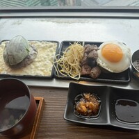 鉄板和食とワイン 萬鉄 - カレーも美味しかった。あい盛りはソースが2種