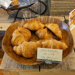 レ・ザンジュ・ベイ・ヨコハマ - イズニークロワッサン